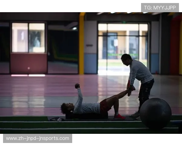 足球运动员的健康管理与体能恢复训练